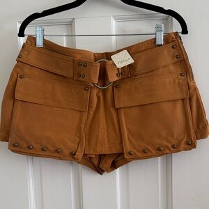 Women's Cargo Pocket Belted Shorts - Rust Brown